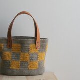 格子模様のバッグ(カーキ×黄)