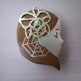 象嵌金具「十二月の乙女」