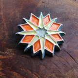 陶器のブローチ