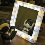 モザイクタイルのフレームの卓上鏡　(レフ照明入り)