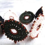 シルクモチーフのバングル ３