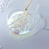 すかし模様のシェルのネックレス