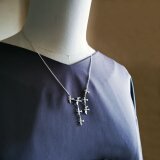 鳥の群れネックレス/銀色～７羽が舞う　美しい鳥の旅立ち～ギフト＊自分へのご褒美に＊受注・送料無料の画像