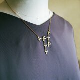 鳥の群れネックレス/黄金色～７羽が舞う美しい鳥の旅立ち～ギフトに⋆*自分へのご褒美に*⋆受注・送料無料の画像