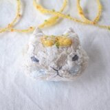 もこもこねこのブローチ　きいろ