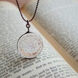 ヴィンテージガラスボタンのペンダント