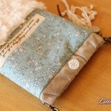 ＊送料無料＊サークルファーと白い小花のスマホポーチ