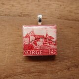 ノルウェーの切手を使ったスクラブルタイルペンダント