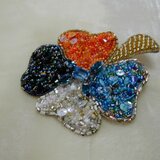 四つ葉のクローバーのコサージュ