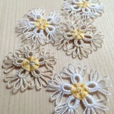 可憐なお花のレースモチーフ　白・生成　5枚セット