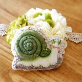 でんでん虫ブローチ《緑》