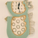 とり型（親子）の陶製時計