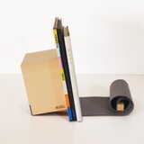 木とフェルトの絵本立て（中）