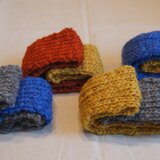 シンプルなバイカラーのスヌード