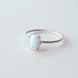 小さなオパールのリング ~ オーバル