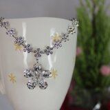 フラワーネックレス