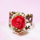真っ赤な薔薇の指輪