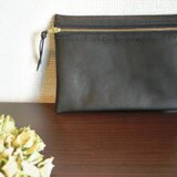 手縫いステッチの牛革フラットポーチ（ブラック）