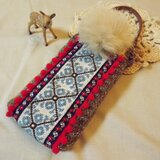 ラビットファーポンポン＆東欧刺繍スマホケース