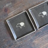 マレーバク柄の四角小皿（黒）