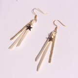 秋の星タッセルピアス