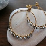 グレー/ブラック　ゴールドフープピアス