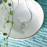 宝石質スカイブルートパーズと本真珠のネックレス