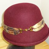 「大人のお洒落帽子」　ワインカラー×アニマル柄