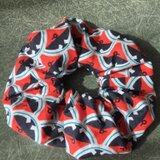 レトロなカラス柄のシュシュ