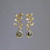 リーフモチーフのピアス