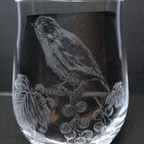 ウグイスと房スグリのグラス