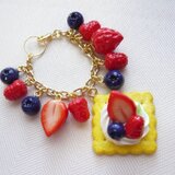 じゃらじゃらベリーのバッグチャーム