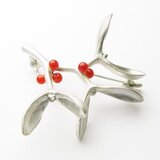 赤珊瑚付きSVヤドリギブローチ