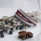 トナカイの革×ピューター糸の3つ編み二重巻きブレスレット　crimson red