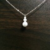 雫のようなネックレス