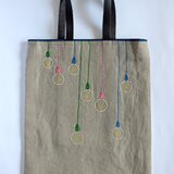 カラフル裸電球の手刺繍リネンぺたんこバッグ