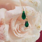 エメラルド キラキラ揺れるピアス