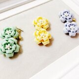 ちょっぴり大人なお花ピアス