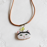 猫。ねこ。ネコ。ネックレス／絵描きの手描き