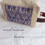 ブルー刺繍のポーチ