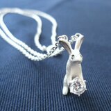 クリクリおめめの白うさぎ☆キュービックネックレス