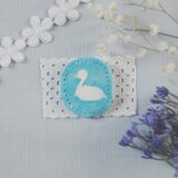 優しい湖 白鳥ブローチ