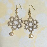 6枚の花びらピアス＊ベージュ