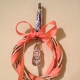 マカロンカラーのプチリース（コーラルオレンジ×マトリョーシカ）