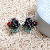 黒薔薇ビーズイヤリング