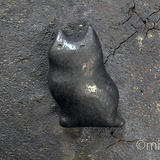 ふっくら黒猫の帯留め