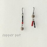 BL34【黒と赤】ブラック＆レッド　かっこよくてアシンメトリーなデザインの個性派ピアス（パーツ変更可能）