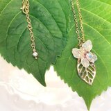 雨上がりカタツムリのネックレス