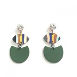 ビジューとイロトリドリのイヤリング