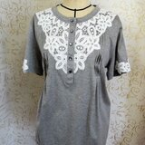 レース使いのカットソー